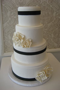 Pearl Mat Navy & White Wedding Cake
