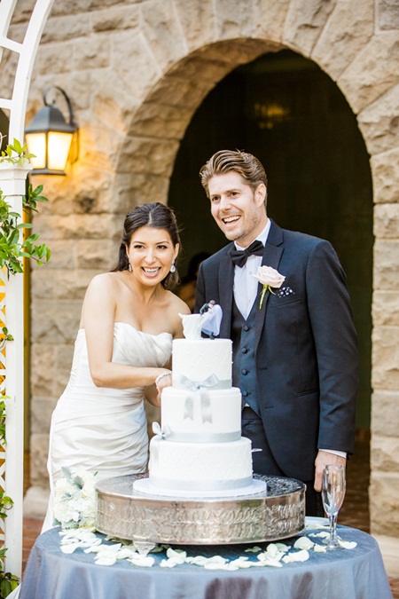 photo of wedding cake that matches bride's dress